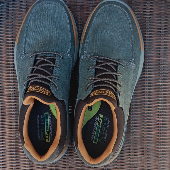 Sketchers relaxed fit shoes - Picture 3 of 6